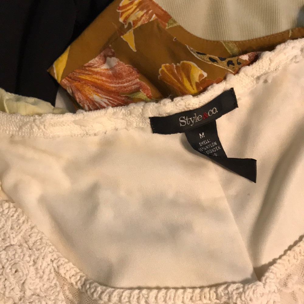 Lot Of 12 Ladies Tops From Various Makers. View 2